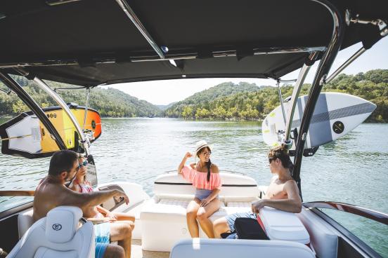 Boat_Family_Table_Rock_Lake