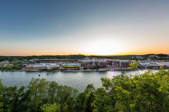 Branson_Landing_Lake_Taneycomo