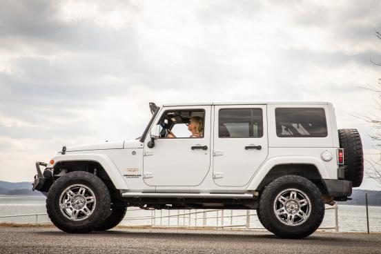 Road_Trip_Winter_Jeep_Driving