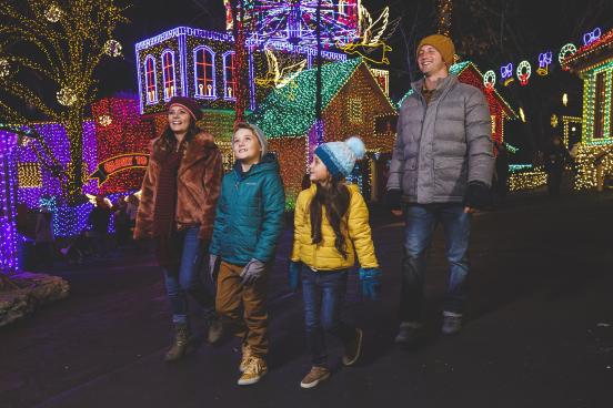SDC_Silver_dollar_city_Family_Christmas_2019 