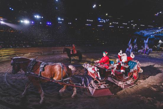 Dolly Stampede Horses Christmas