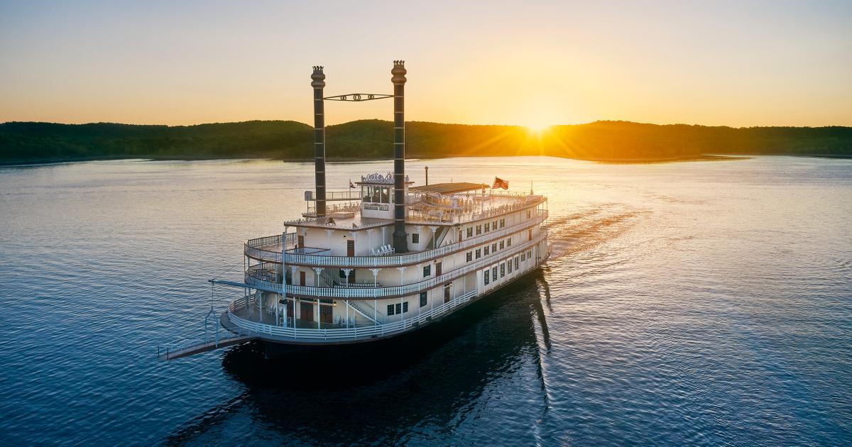 Showboat Branson Belle Christmas Cruises Explore Branson