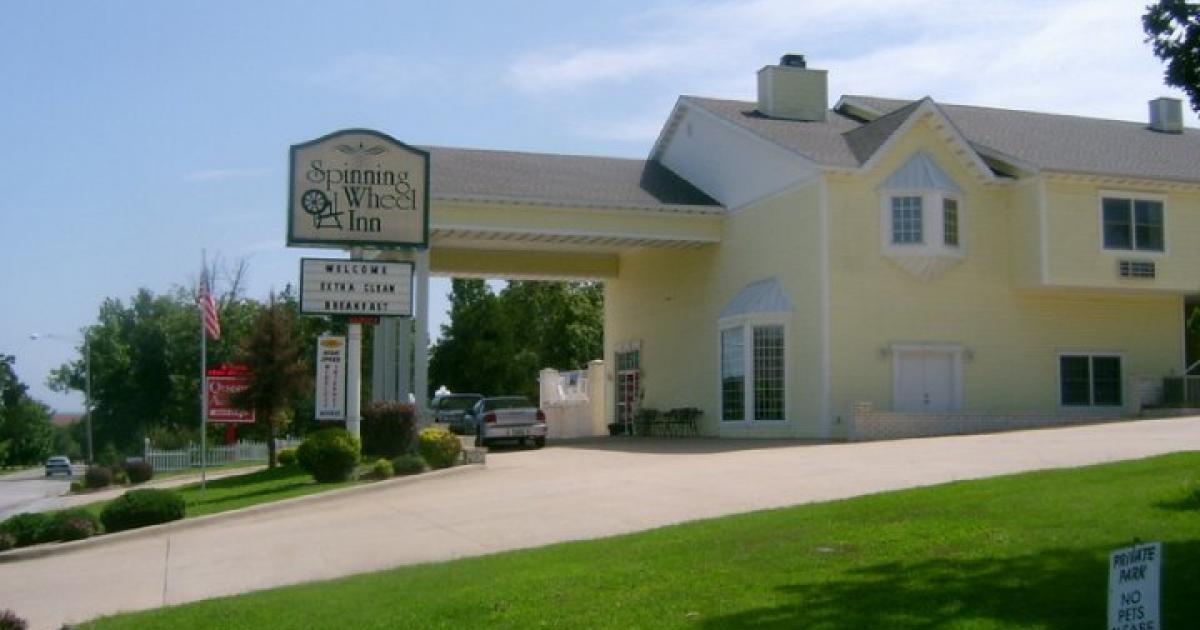 Spinning Wheel Inn Explore Branson